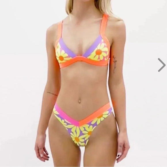 NWT OneOne Swimwear Bikini SET Daisy Kameron Jesse Medium New Floral Flowers New - Picture 5 of 10